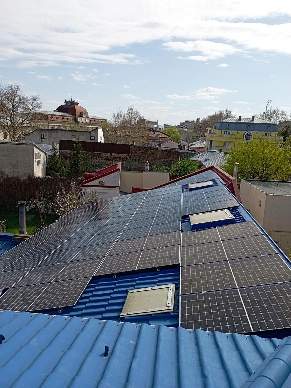 Volta X Solar Systems panouri fotovoltaice acoperis tabla casa etaj