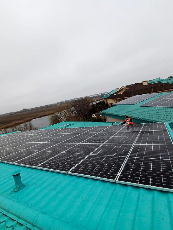 Volta X Solar Systems panouri fotovoltaice energie solară casă acoperiș tablă